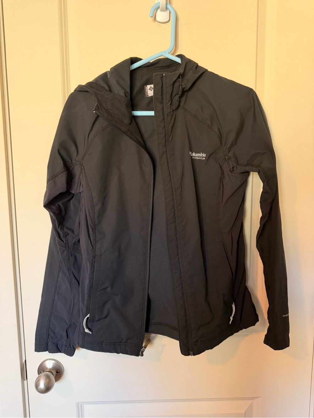 Columbia Titanium Hooded Jacket - Women’s Medium